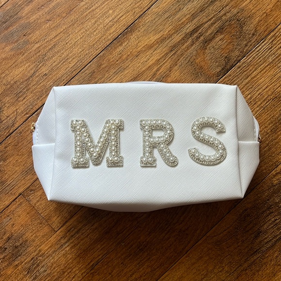 MRS Wedding Makeup Bag - Picture 1 of 2